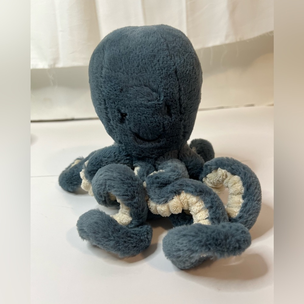 JellyCat London Storm Octopus 6”
Plush Stuffed Animal Toy Soft Lovey
Ocean Sea